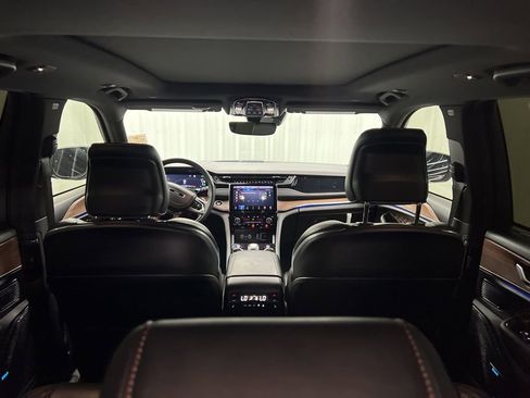 Used 2023 Jeep Grand Cherokee Summit w/ Luxury Tech Group V image 10