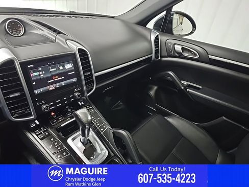 Used 2017 Porsche Cayenne Platinum Edition AWD/4WD image 31