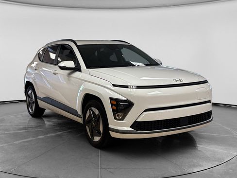 Used 2024 Hyundai Kona SEL FWD image 3