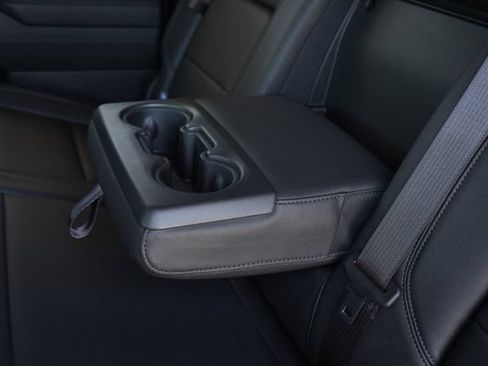 Used 2024 Chevrolet Silverado 1500 LT Trail Boss w/ Convenience Package II AWD/4WD image 32