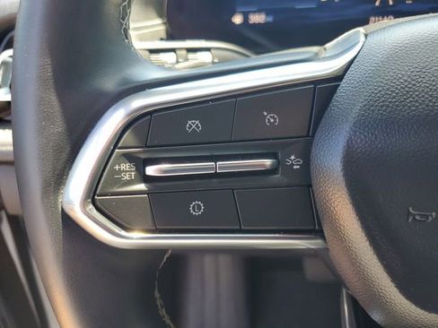 Used 2025 Chevrolet Traverse LT FWD image 29