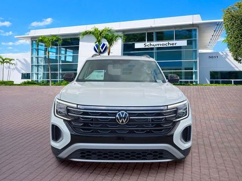New 2026 Volkswagen Atlas Peak Edition AWD/4WD image 2
