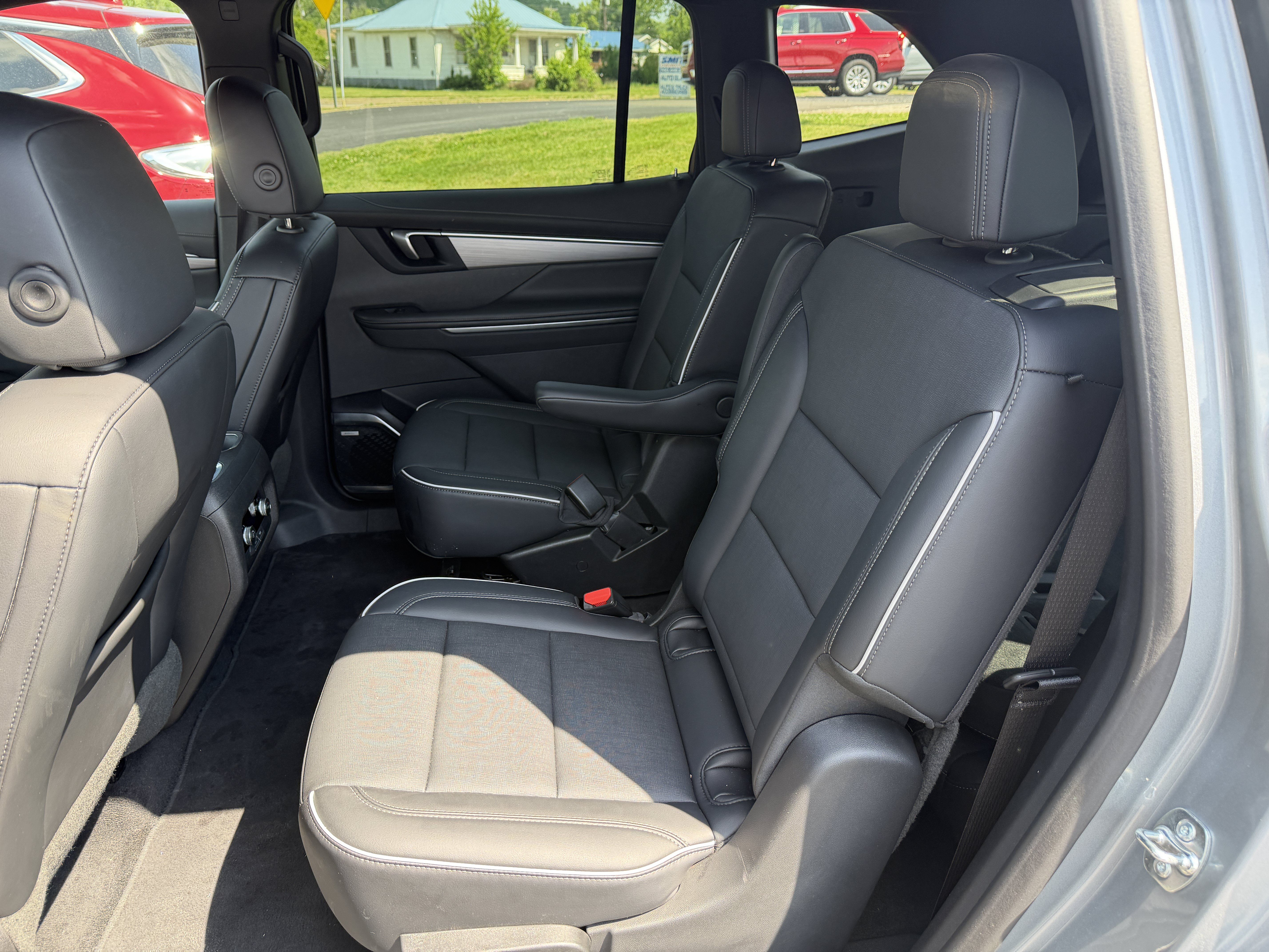 Used 2025 Buick Enclave Preferred AWD/4WD image 10