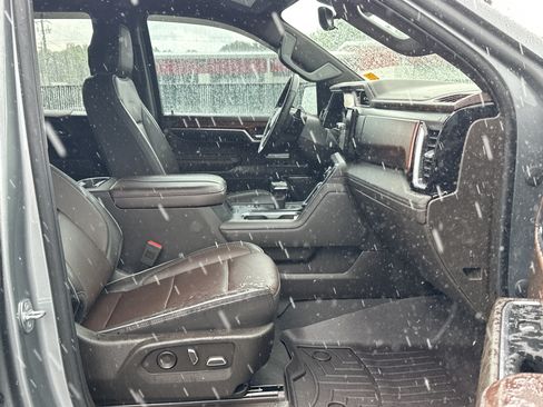 Used 2023 GMC Sierra 1500 Denali w/ Technology Package AWD/4WD image 12