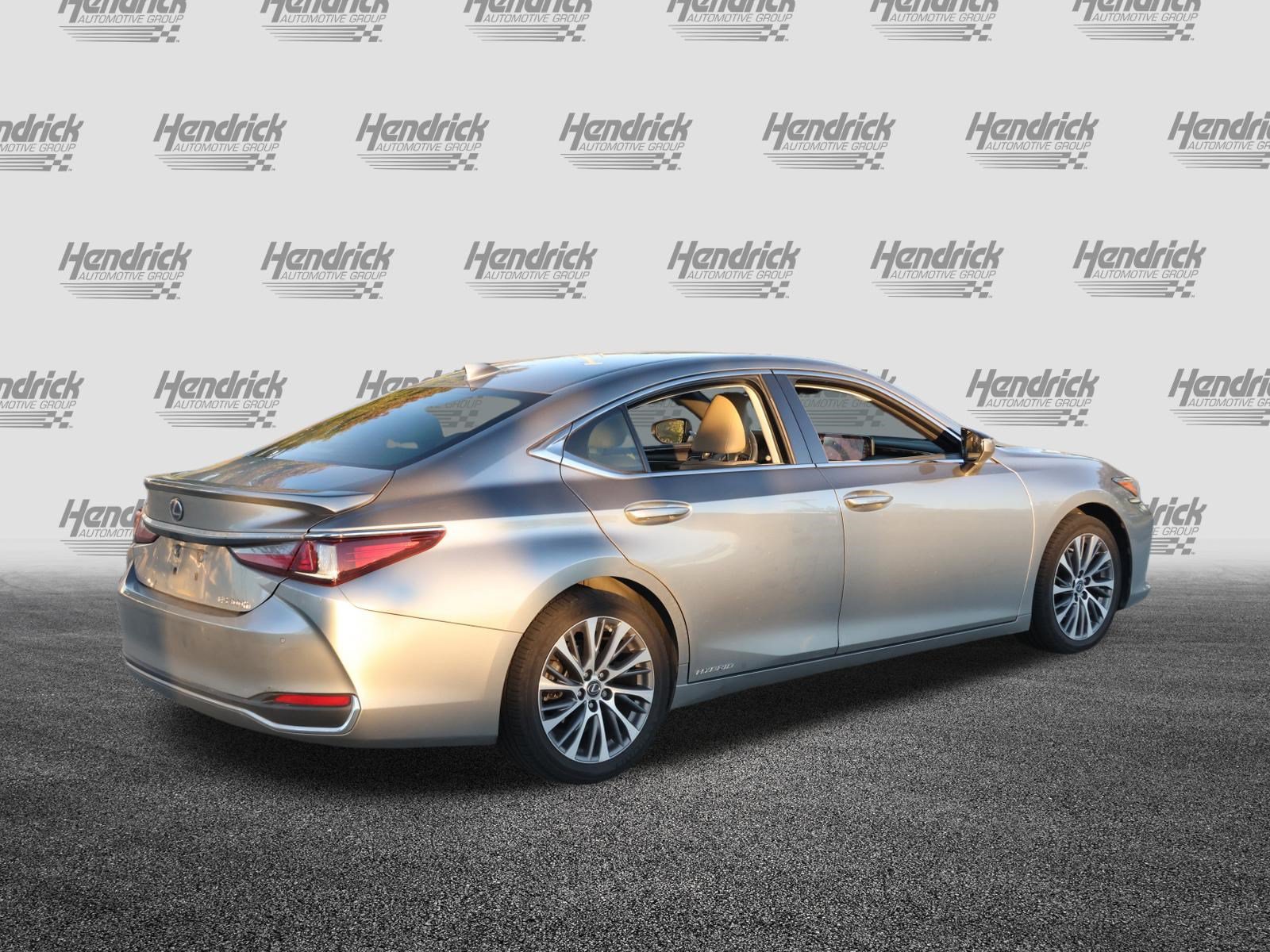 Used 2020 Lexus ES 300h w/ Premium Package FWD image 9