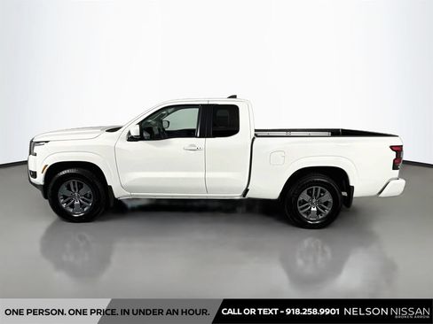 Used 2025 Nissan Frontier SV w/ SV Convenience Package RWD image 8