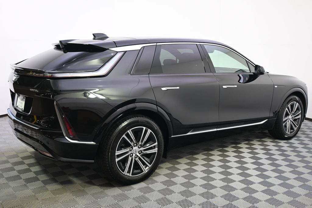 New 2026 Cadillac Lyriq Premium Luxury w/ LPO, Floor Liner Package AWD/4WD image 7