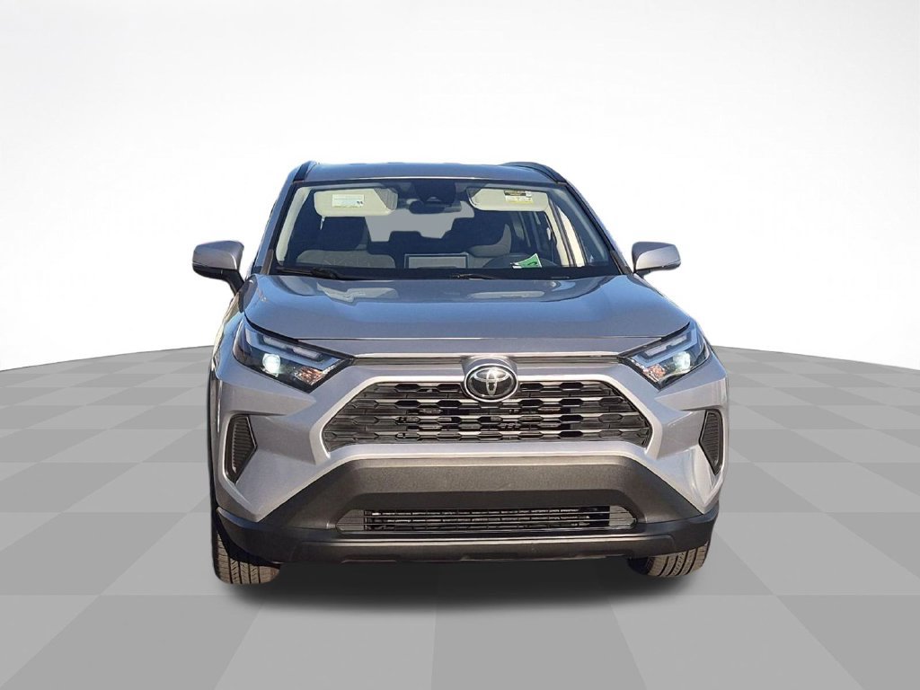 Used 2024 Toyota RAV4 XLE AWD/4WD image 2