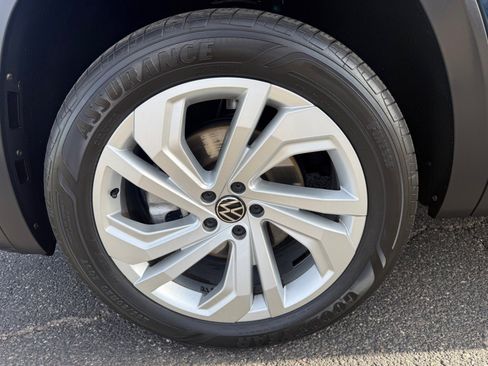 Used 2023 Volkswagen Atlas SE w/ Panoramic Sunroof Package image 9