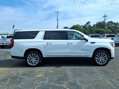 Used 2021 GMC Yukon XL Denali w/ Denali Ultimate Package AWD/4WD image 3