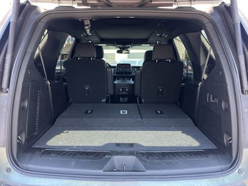 Used 2023 GMC Yukon SLT w/ SLT Premium Package RWD image 26