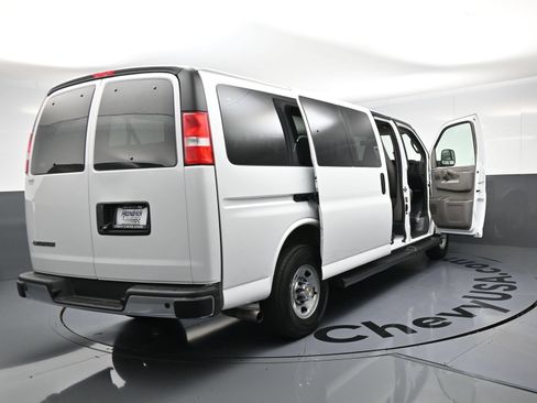 Used 2025 Chevrolet Express 3500 LT w/ LT Preferred Equipment Group RWD image 27