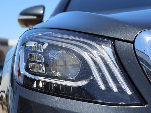 Used 2019 Mercedes-Benz S 560 Sedan w/ AMG Line Exterior image 6