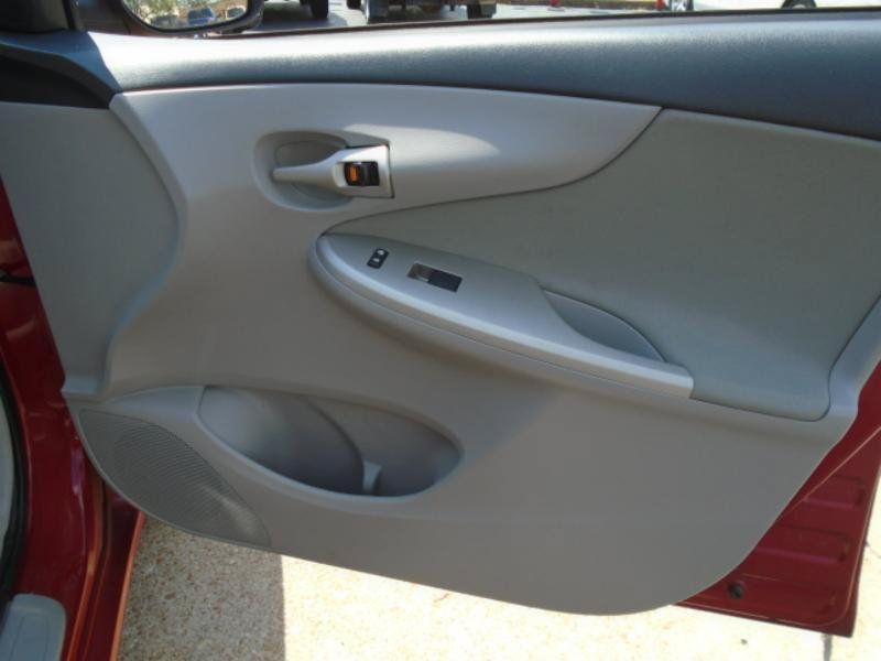 Used 2012 Toyota Corolla LE FWD image 18