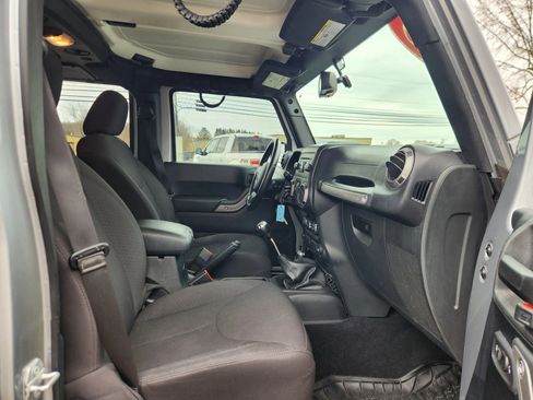 Used 2015 Jeep Wrangler Unlimited Sport w/ Quick Order Package 23S AWD/4WD image 35