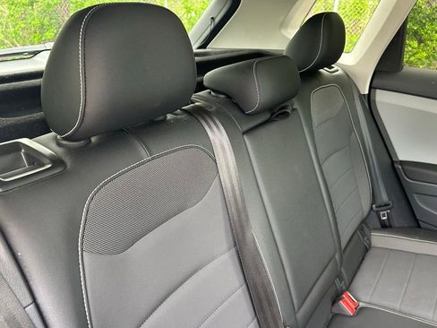 Used 2023 Volkswagen Taos SE w/ Panoramic Sunroof Package image 20