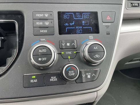 Used 2020 Toyota Sienna LE image 38