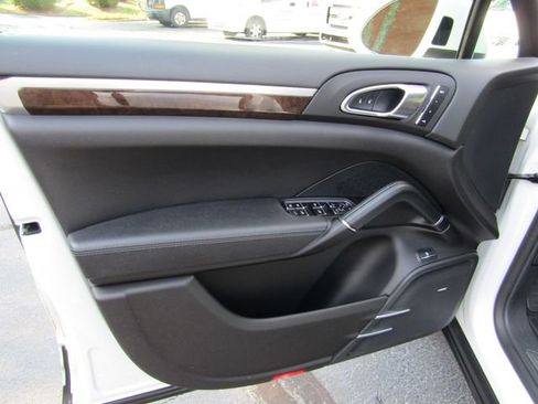 Used 2017 Porsche Cayenne S Platinum image 13