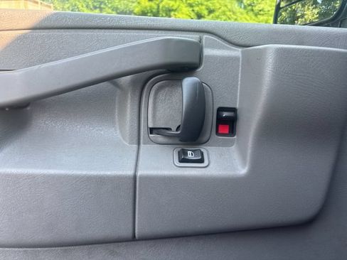 Used 2017 Chevrolet Express 2500 RWD image 14