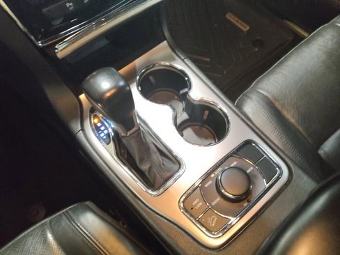 Used 2020 Jeep Grand Cherokee Limited w/ Luxury Group II AWD/4WD image 26