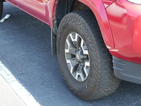 Used 2022 Toyota Tacoma SR5 w/ Technology Package RWD image 3