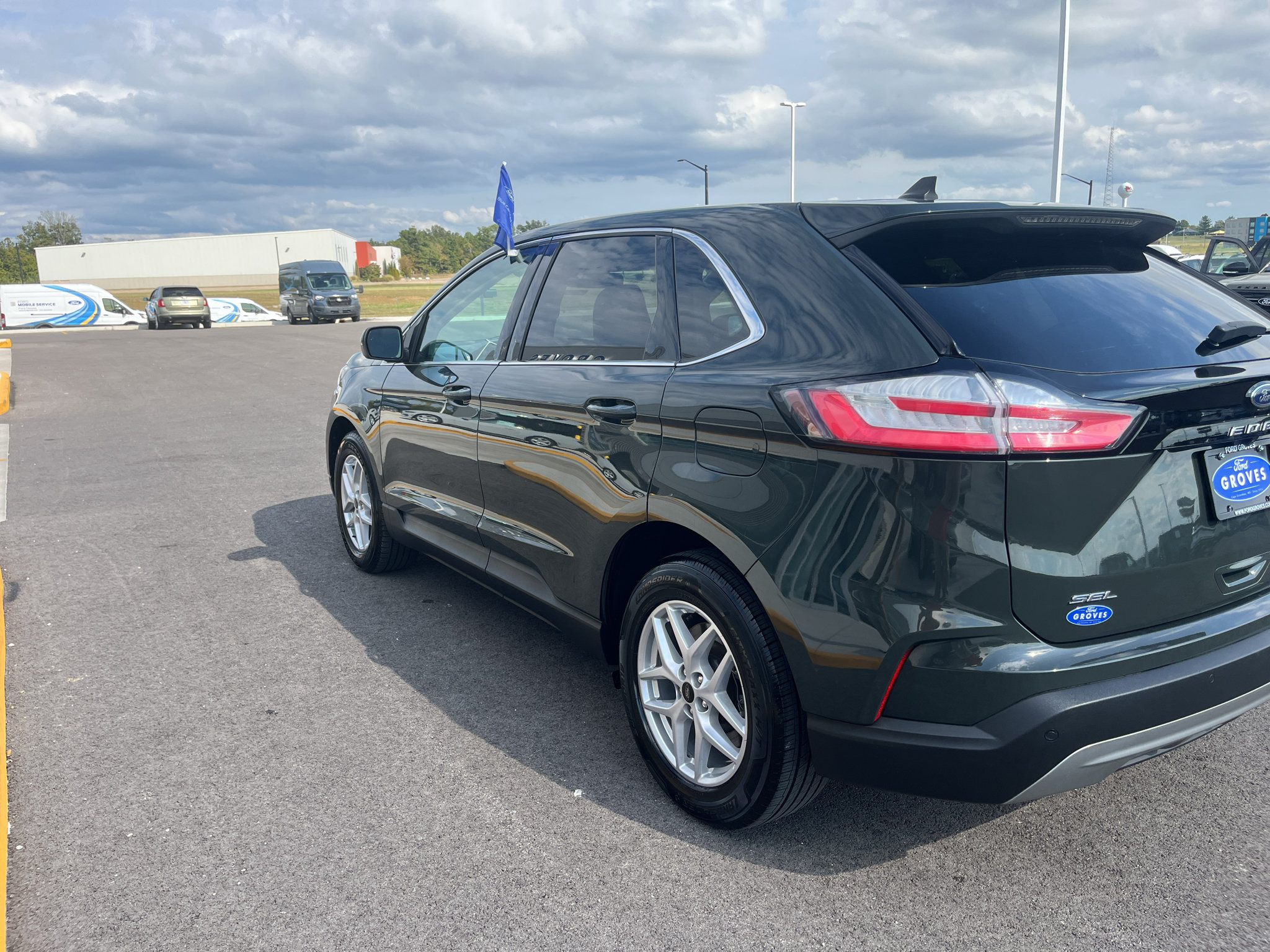 Used 2024 Ford Edge SEL AWD/4WD image 7