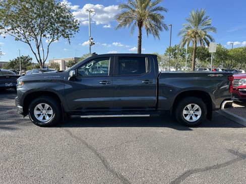 Used 2022 Chevrolet Silverado 1500 LT w/ Convenience Package II AWD/4WD image 2