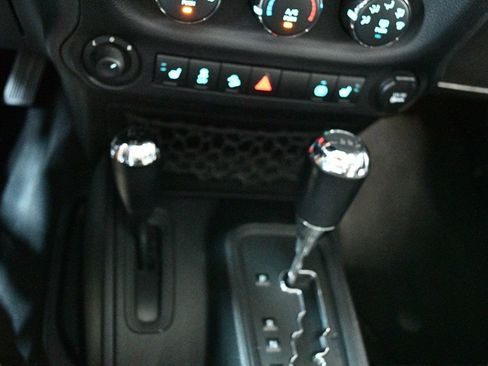 Used 2014 Jeep Wrangler Unlimited Sahara AWD/4WD image 20
