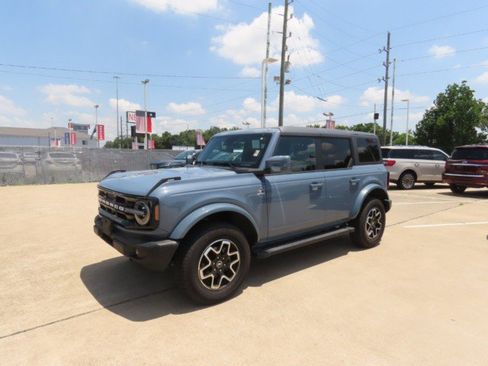 Used 2024 Ford Bronco Outer Banks AWD/4WD image 2