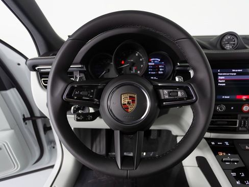 New 2026 Porsche Macan image 19