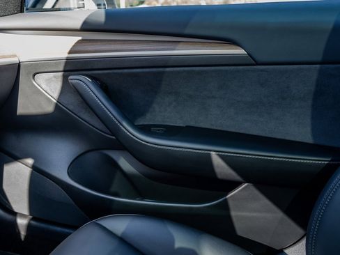 Used 2023 Tesla Model 3 Performance image 12