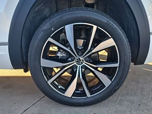 New 2026 Volkswagen Atlas SEL Premium R-Line AWD/4WD image 9