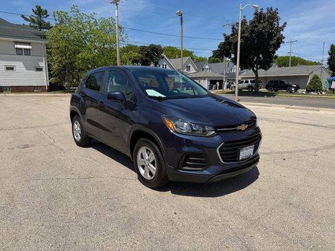 Used 2018 Chevrolet Trax LS AWD/4WD image 1