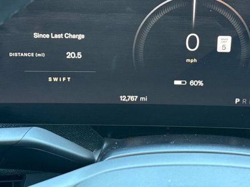 Used 2025 Lucid Air Touring AWD/4WD image 31