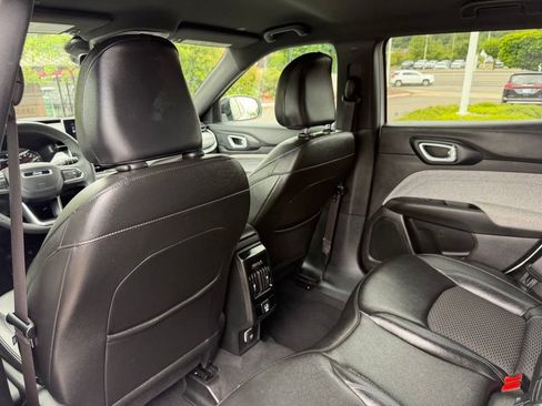 Used 2024 Jeep Compass Latitude AWD/4WD image 30