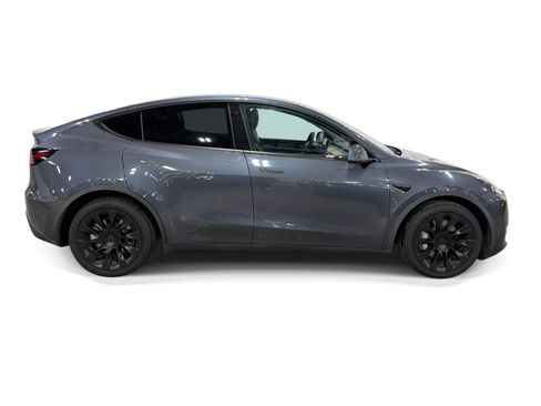 Certified 2022 Tesla Model Y Long Range AWD/4WD image 7
