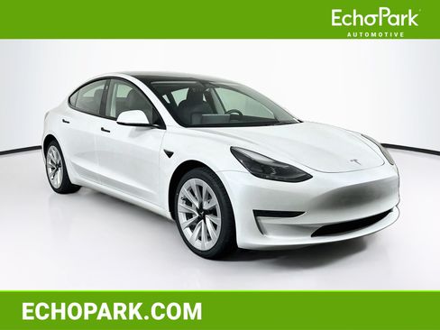 Used 2023 Tesla Model 3 Standard Range RWD image 1