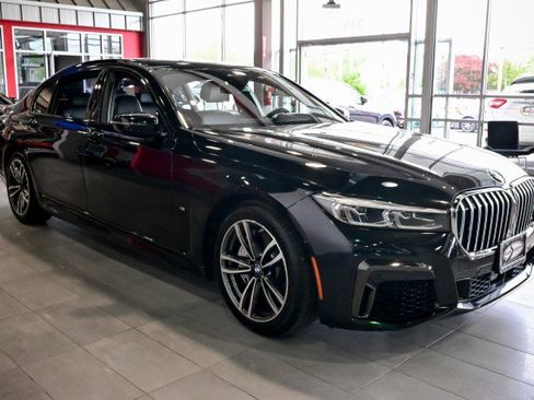 Used 2020 BMW 750i xDrive w/ Executive Package AWD/4WD image 3