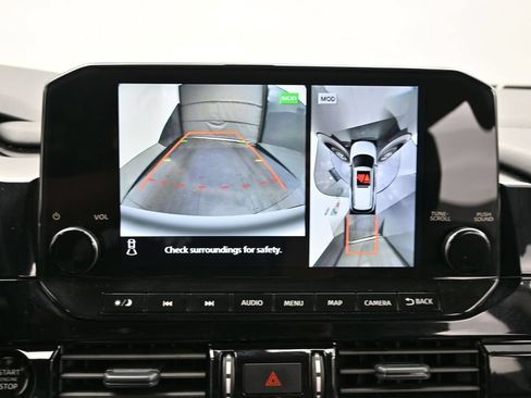 Used 2025 Nissan Pathfinder SL AWD/4WD image 16