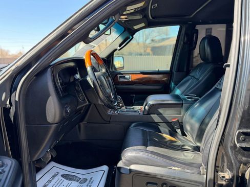 Used 2017 Lincoln Navigator L Select image 8