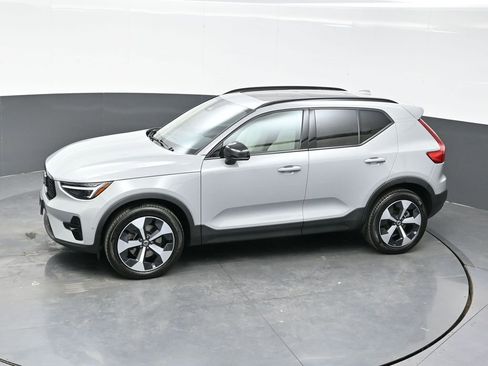 Certified 2026 Volvo XC40 B5 Plus w/ Protection Package Premier AWD/4WD image 29