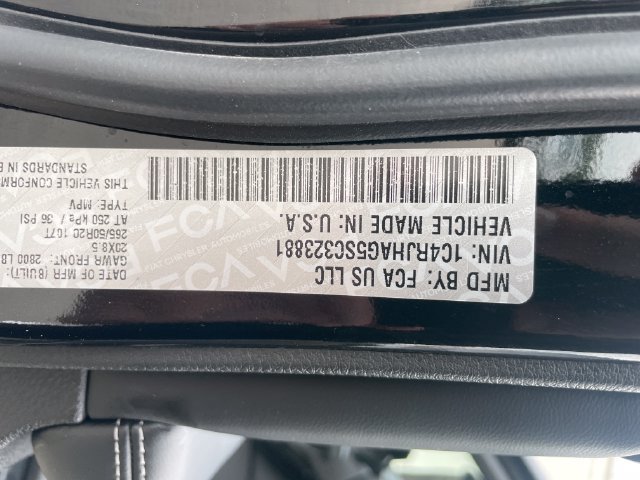 Used 2025 Jeep Grand Cherokee Altitude AWD/4WD image 32