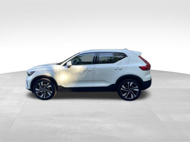 Used 2023 Volvo XC40 B5 Plus w/ Protection Package Premier AWD/4WD image 5