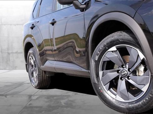 Certified 2026 Nissan Rogue SV FWD image 3