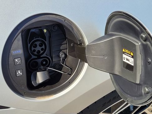 Certified 2025 Hyundai Ioniq 6 SEL image 17