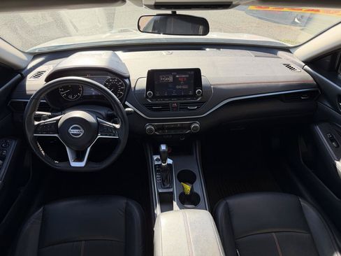 Used 2021 Nissan Altima 2.5 SR FWD image 11