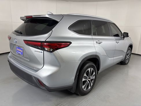 Used 2023 Toyota Highlander XLE image 8