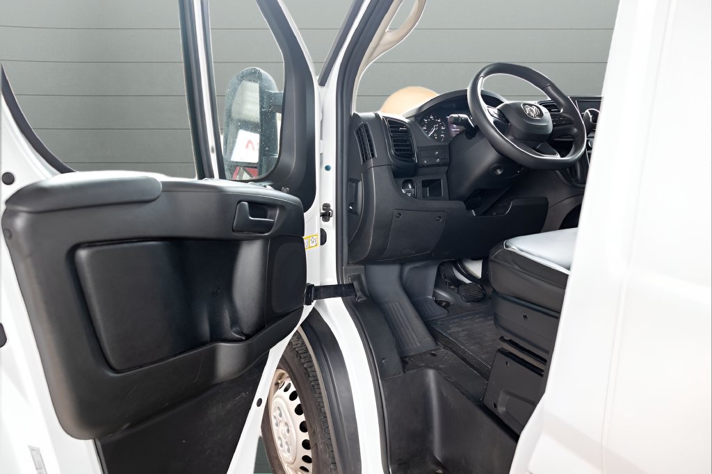 Used 2025 RAM ProMaster 2500 w/ Convenience Group FWD image 24