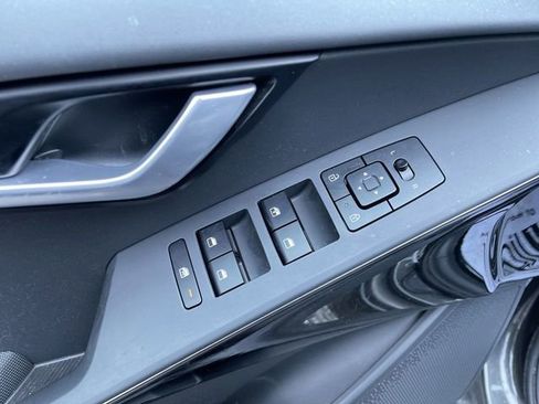 Used 2023 Kia Niro EX image 24
