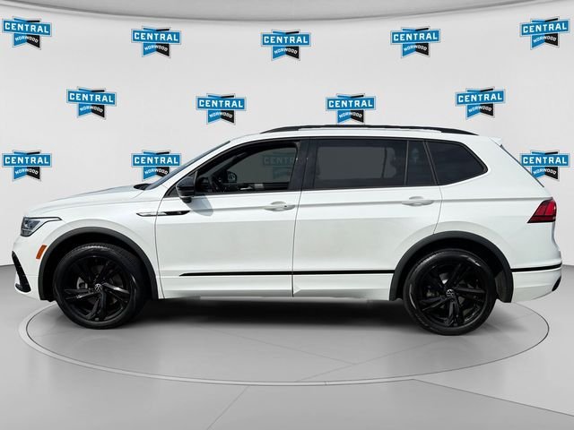 Used 2024 Volkswagen Tiguan SE R-Line AWD/4WD image 2
